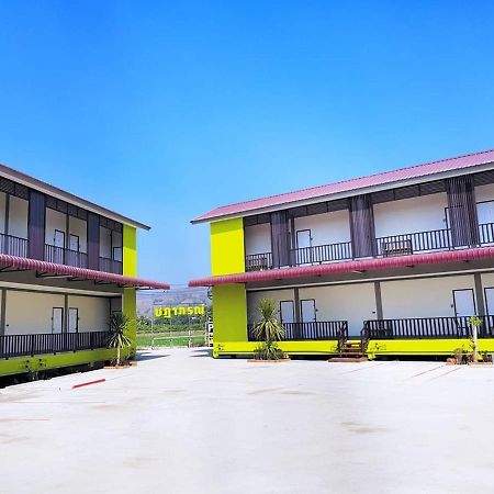 夜占县 查达波恩旅馆酒店 外观 照片